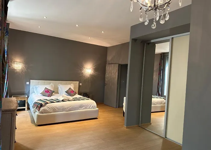Bed & Breakfast Domaine Du Prieure D'estagel D'hotes 3*